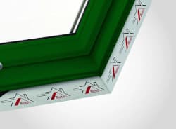 Деревянное окно Designo R6/R8 окрашенное в зеленый цвет