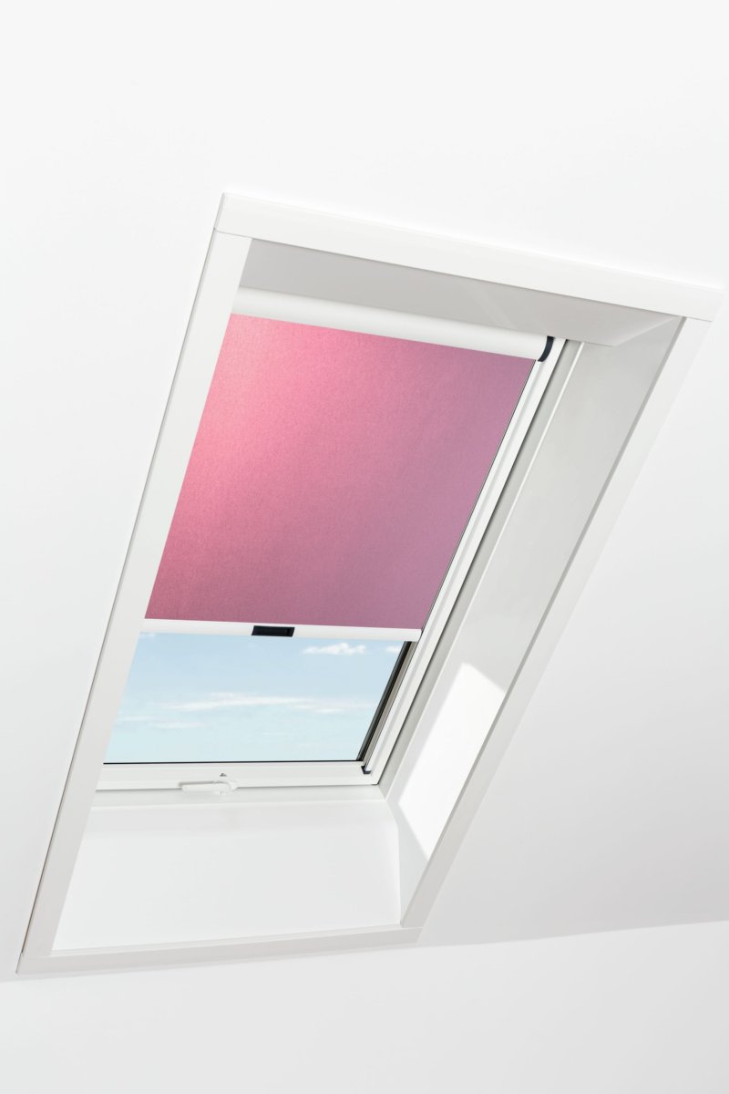 Штора рулонная дневного света ZRE M в кассете для мансардных окон Designo & Classic